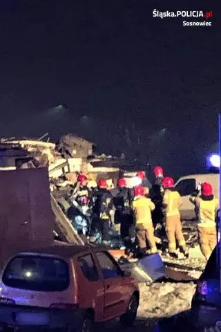 Strażacy ewakuowali kilkaset osób