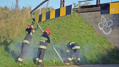 Ciężarówka z gazem wjechała pod wiadukt morderców