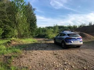 Dzieci biegały po nieużytkach w dzielnicy Brzeziny