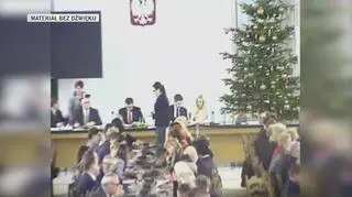 Nagranie z Sali Kolumnowej z administrowanej przez Straż Marszałkowską kamery cz. 4