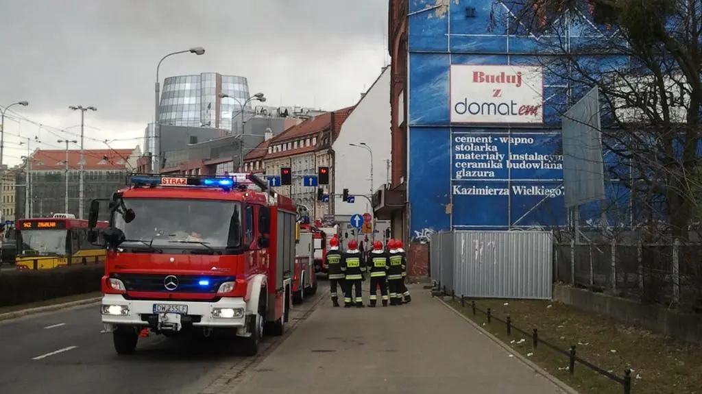 Strażacy walczą z ogniem