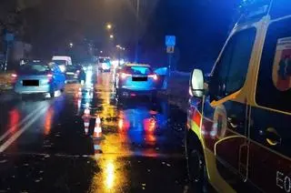 Karetka potrąciła kobietę na przejściu dla pieszych