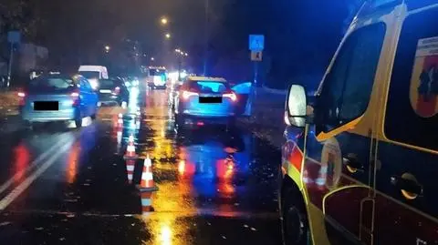 Karetka potrąciła kobietę na przejściu dla pieszych