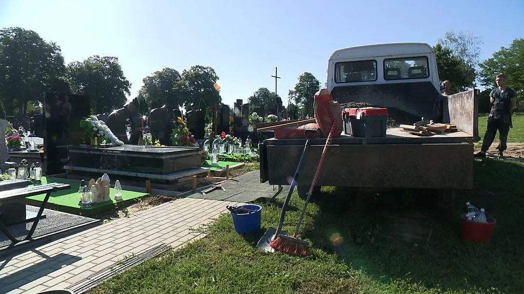 Za pogrzeb bliskiej osoby muszą zapłacić nawet dwumiesięczną pensję. Mieszkańcy piszą do metropolity