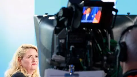 Kristin Brinker (AfD) przemawia po ogłoszeniu wyników exit poll