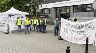 Protest przed siedzibą MON