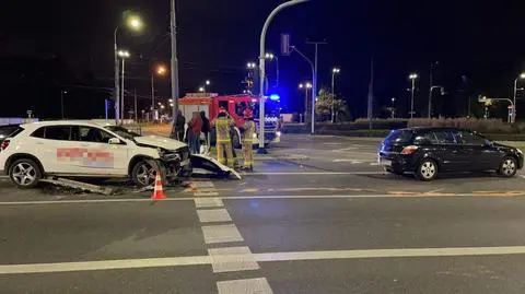 Autem z wypożyczalni wjechała w tył innego samochodu. Policja: była pod wpływem alkoholu