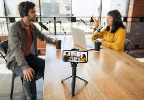 Influencerzy muszą mieć dyplom? "Tak wprowadza się nas w błąd"