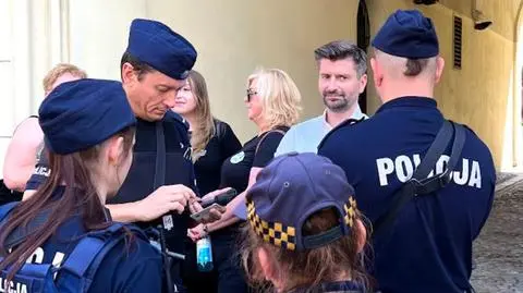 Policja spisała posła Lewicy. "Ciekawe nowe obyczaje"