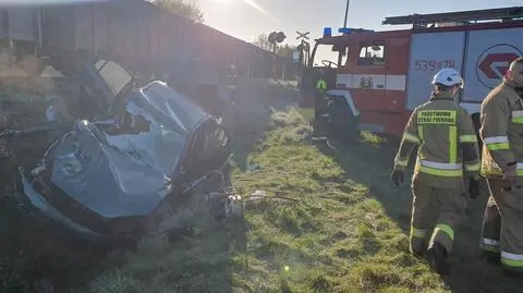 Do wypadku doszło na przejeździe kolejowym w Lnianie
