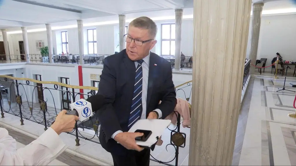 Pytanie o Piesiewicza. Poseł PiS przerywa rozmowę
