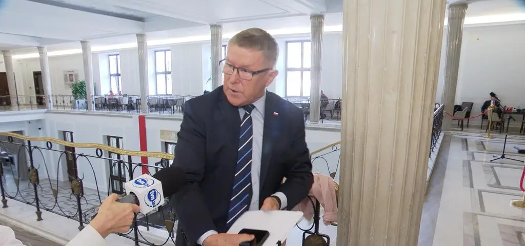 Pytanie o Piesiewicza. Poseł PiS przerywa rozmowę