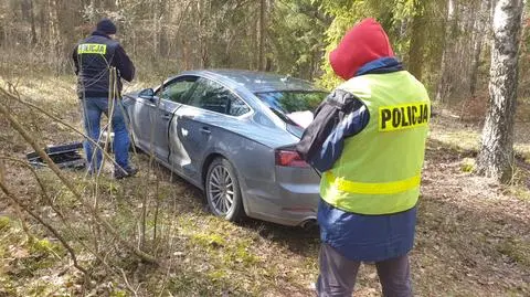 Spał w kradzionym aucie. Obudzili go policjanci