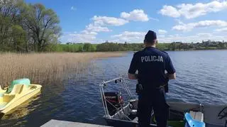 Akcja służb na Jeziorze Skarlińskim