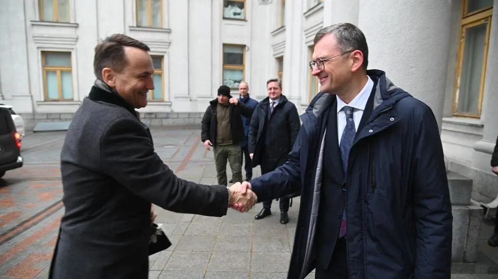 Poland's Foreign Minister Radosław Sikorski greeted in Kyiv by his Ukrainian counterpart Dmytro Kuleba