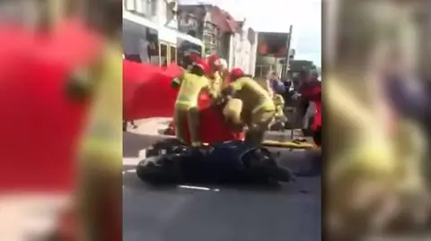 Motocykl uderzył w piesze w Poznaniu