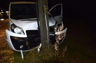 Jazdę zakończył uderzając w słup 
