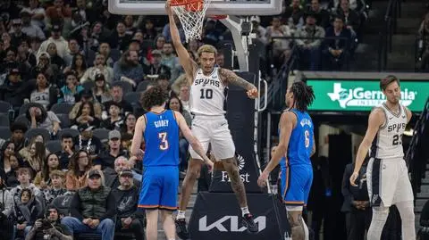 Fatalna seria Spurs przerwana. Dobry mecz Sochana z wiceliderem