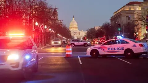 Policja na tle Kapitolu, Waszyngton (USA)