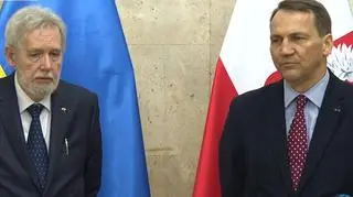Radosław Sikorski w Kijowie. Na zdjęciu z lewej - ambasador RP w Ukrainie Jarosław Guzy 
