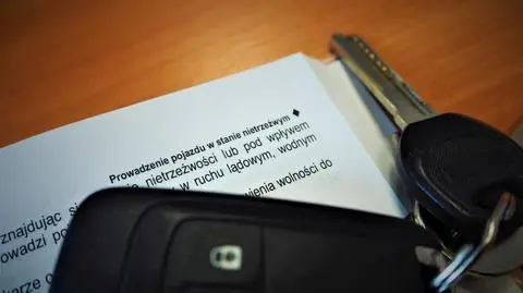 Zatrzymali go do kontroli trzy razy. Pierwszy wynik badania alkomatem to cztery promile, dwa kolejne - po trzy