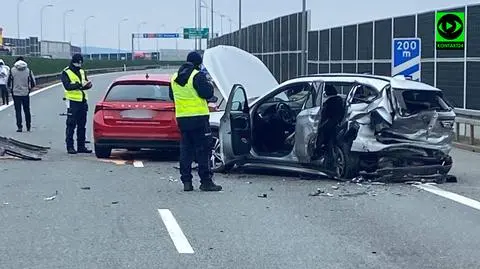 Zderzenie na autostradzie A4. Trzy osoby trafiły do szpitala