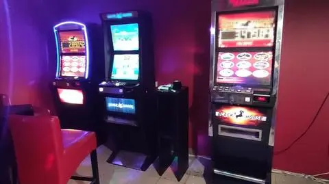 W lokalu stały trzy automaty. Czwarty znaleziono w mieszkaniu jednego z zatrzymanych