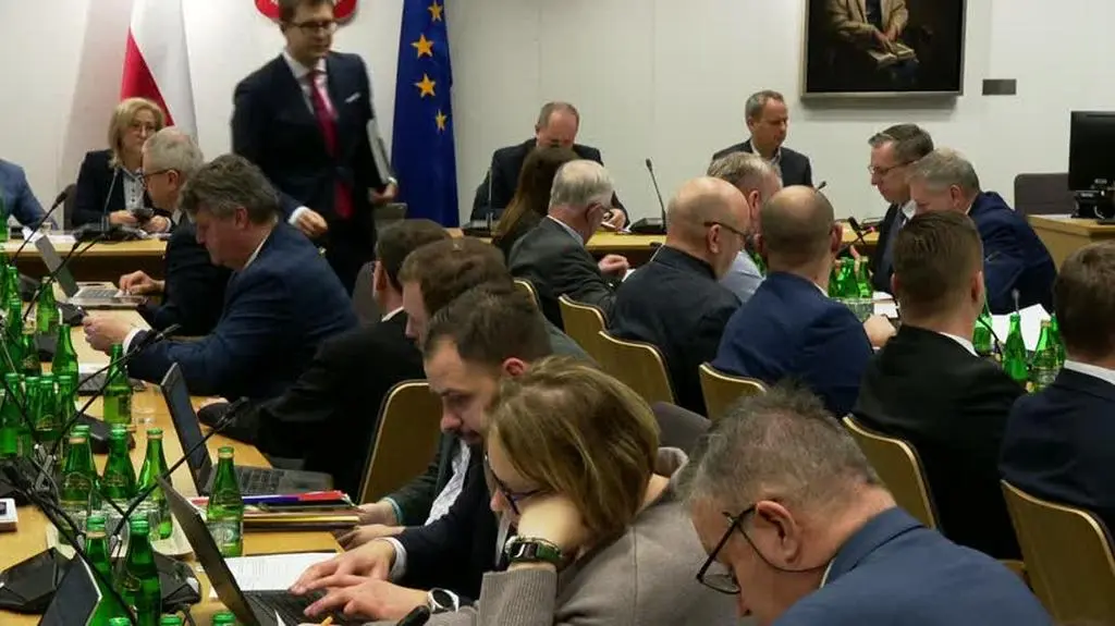 Wąsik i Kamiński nie przyjęli dokumentów od marszałka Hołowni