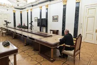 Spotkanie prezydenta Rosji Putina z ministrem obrony Szojgu i szefem Sztabu Generalnego Sił Zbrojnych Rosji Gierasimowem