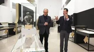 Dzban, w którym odnaleziono monety przy ulicy Kramarskiej
