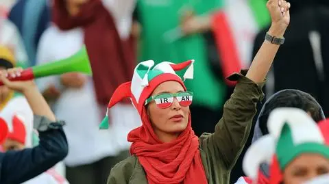 Nie pozwolono im wejść na stadion, zaatakowano gazem. Iran obawia się najgorszego