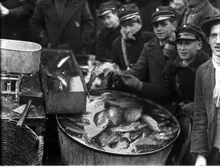 Sprzedaż przedświąteczna w Krakowie w 1934 roku