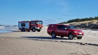 Morze wyrzuciło na plażę w Łebie zwłoki starszej kobiety