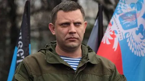 Zacharczenko składa wieniec przed pomnikiem weteranów II wojny światowej