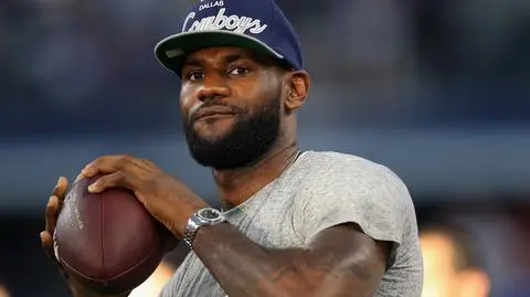 LeBron James miał być futbolistą. "Mój puls przyspieszył"