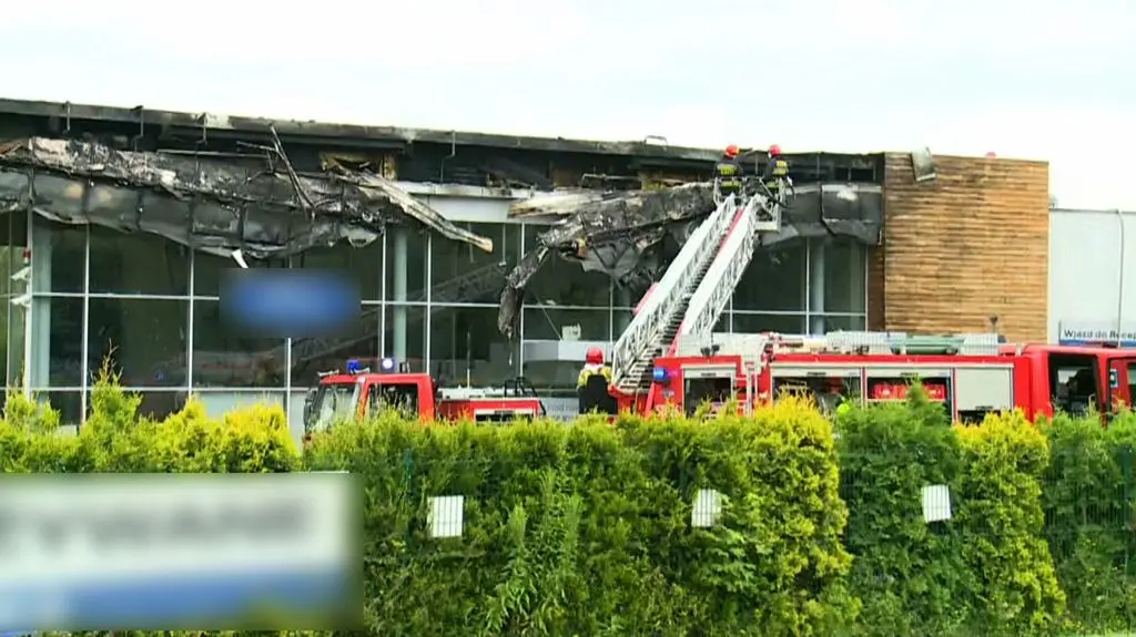 Pożar salonu samochodowego w Mysłowicach