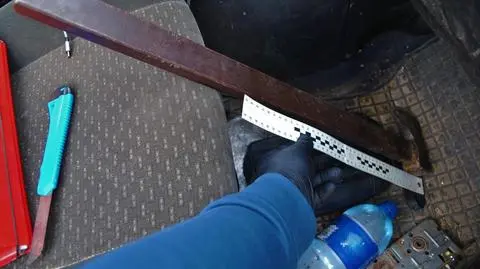 Zatrzymali go za jazdę bez pasów. "Po chwili chwycił nóż i próbował zranić policjanta" 