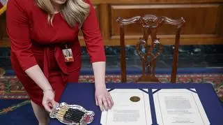 Dwa artykuły impeachmentu prezydenta Donalda Trumpa przekazano do Senatu