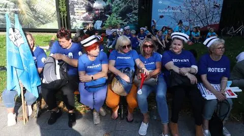 "Zapraszamy na oddziały, bo niedługo zamykamy", "Same łóżka nie leczą". Protest pracowników ochrony zdrowia