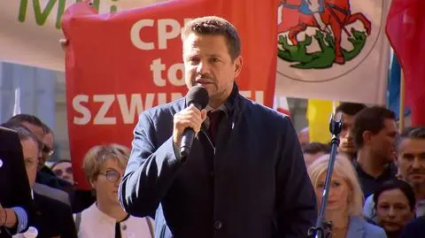 Rafał Trzaskowski na proteście samorządowców