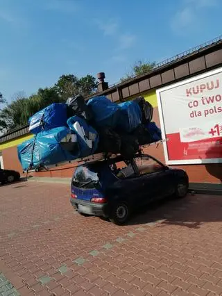 Seicento z ogromnym bagażem w Ligocie