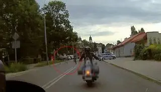 Zaczął uciekać. Ruszyła za nim dzielnicowa 