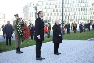 Obchody 10. rocznicy katastrofy smoleńskiej na placu Piłsudskiego w Warszawie