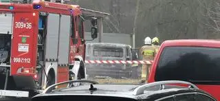 We wraku spalonego auta znaleziono strażacy znaleźli ciało