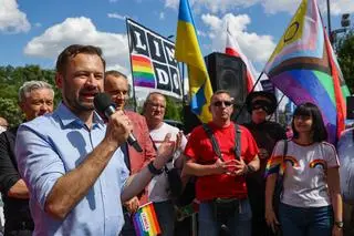 Prezydent Krakowa Aleksander Miszalski na czele marszu równości