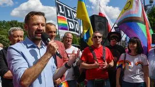 Prezydent Krakowa Aleksander Miszalski na czele marszu równości