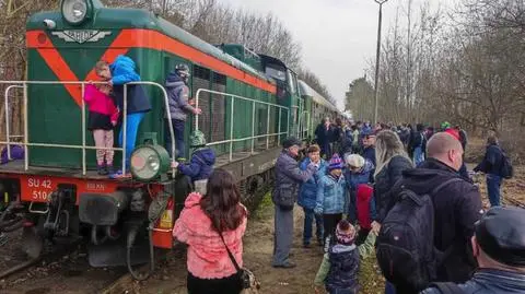 Historyczny pociąg przejechał nieczynnymi liniami kolejowymi