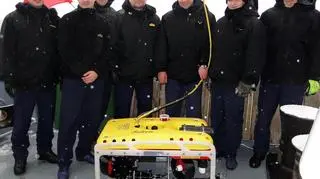 Do pomiarów wykorzystano system echosondy wielowiązkowej EM-3002D oraz wysokoczęstotliwościowy, holowany sonar boczny KLEIN-3900