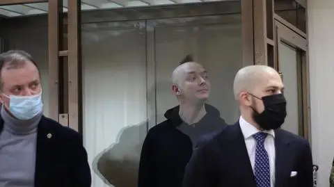 "Przyklejał antenę telewizyjną do ściany". Były dziennikarz trafił do karceru