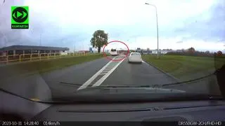 Kierowca autobusu miejskiego przejechał pod prąd aż do skrzyżowania ze światłami